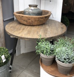 Stoer sobere tafel rond 